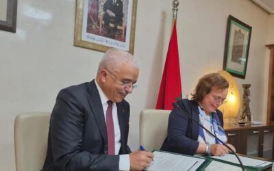 السيدة الوزيرة عواطف حيار والسيد محمد دردوري يوقعان اتفاقية إطار للتعاون والشراكة بين الوزارة والمنسقية الوطنية للمبادرة الوطنية للتنمية البشرية.