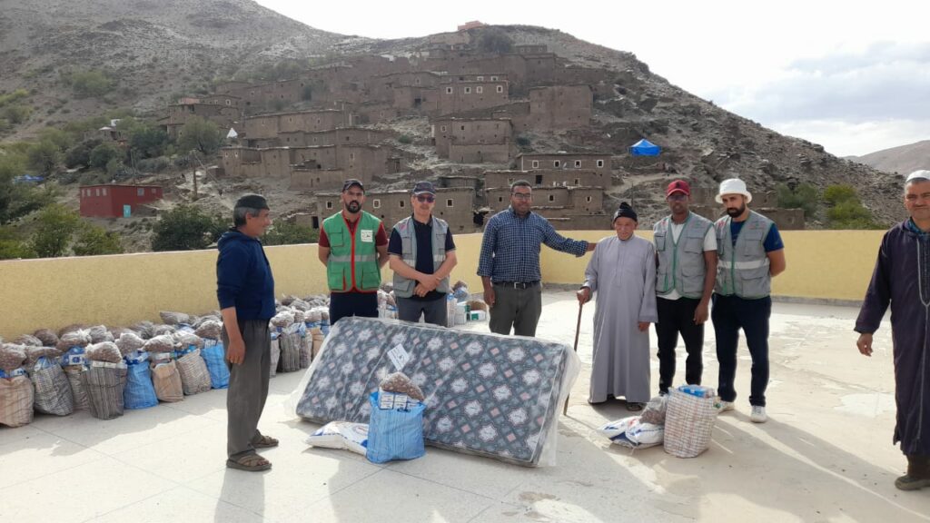 توزيع مساعدات وخيام على ساكنة دوار تيزا التابع للجماعة الترابية إميلمايس- 06 أكتوبر 2023